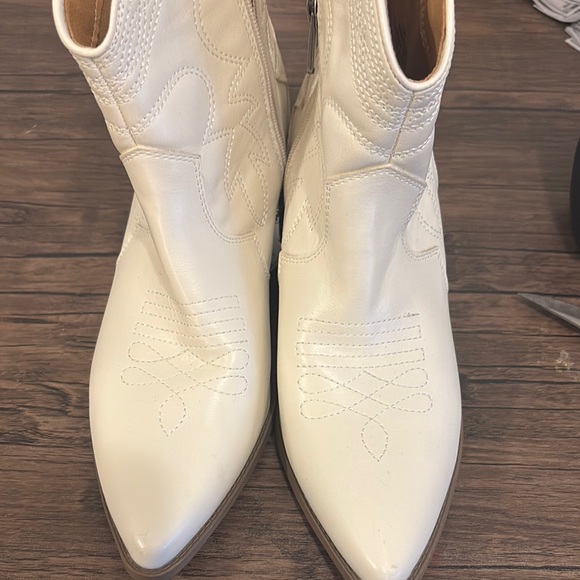 SOLD OUT ❌Indigo Cream Ankle Booties - Picture 3 of 8